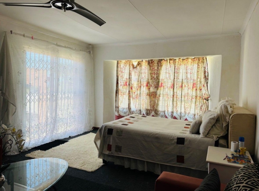 5 Bedroom Property for Sale in Beacon Bay Eastern Cape